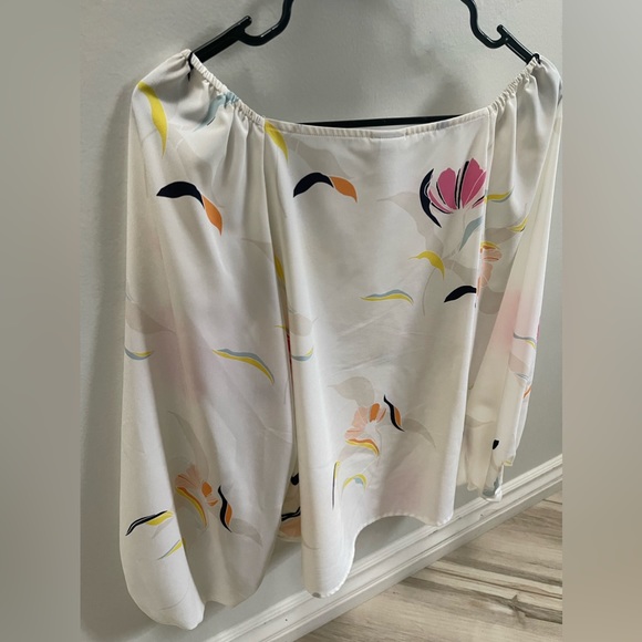 A New Day: Flowy Flower Blouse Size: Small - Picture 8 of 9
